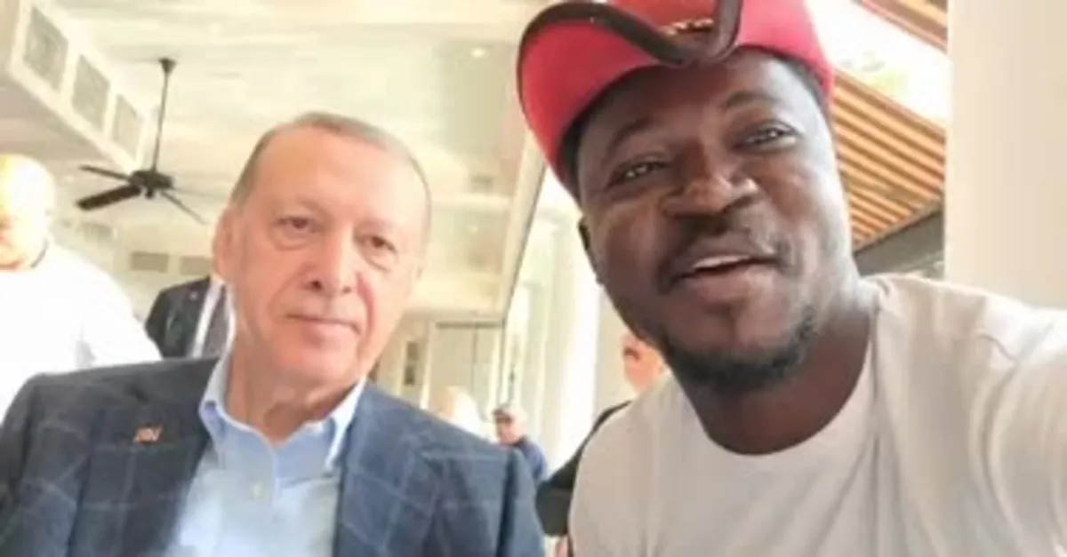 Burkina Faso’lu bisikletçi Michael restoranda Başkan Erdoğan ile öz çekim yaptı: Dünyanın en iyi Başkanı