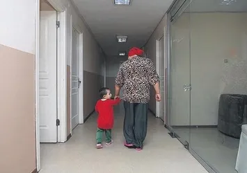 Son dakika: Şiddet mağdurları kadınlar çizdi: Papatyalar umut kırmızı kuş özlem! Aile Bakanlığı takvim hazırladı