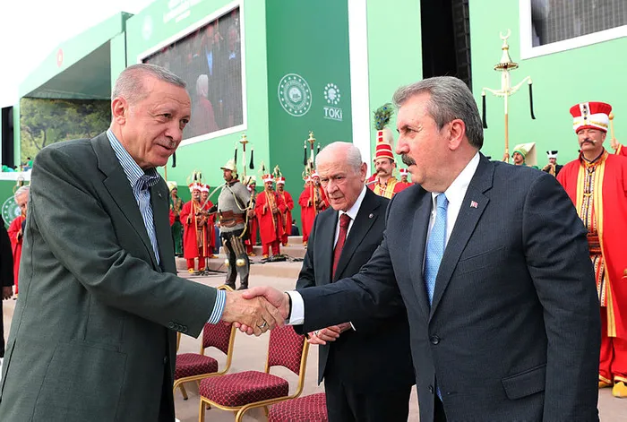 MHP lideri Devlet Bahçeli ve Bakan Murat Kurum’dan önemli açıklamalar | Türkiye’nin geleceğini zillet değil cumhur tayin edecektir