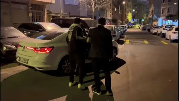 son-dakika-istanbulda-yasa-disi-bahis-operasyonu-40-supheli-gozaltina-alindi-1672380960764.jpg Son dakika: İstanbul'da yasa dışı bahis operasyonu! 40 şüpheli gözaltına alındı - 5