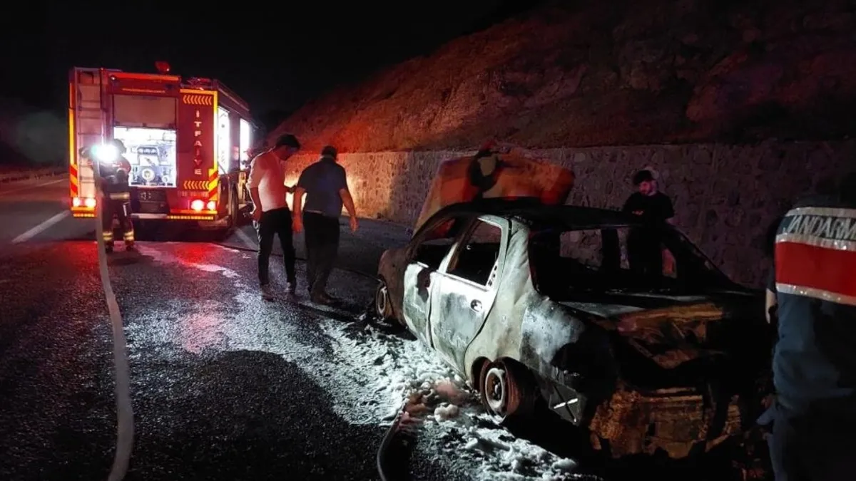 Kazdağları'nda arıza yapan araçta korkutan yangın: Otomobil küle döndü