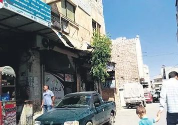 Ayyıldızın gölgesinde hayata tutunan şehir