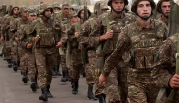 Terör devleti Ermenistan'ın ordusu çöküyor! İki bin kişiye emir verildi 300 kişi geldi - 1