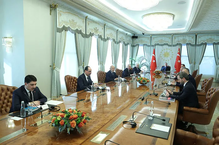 Son dakika: Başkan Erdoğan'ın Kovid-19 sonrası ilk mesai! Aksakallar Konseyi Heyetini kabul etti - 1