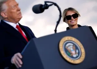 Melania Trump ABD'yi ikiye böldü! Kıyafetiyle mesaj mı verdi?