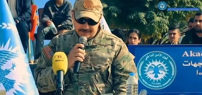 ABD’li komutan Jeff Dennis’ten PKK/YPG’ye açık destek! Sözde mezuniyete katılıp teröristleri tebrik etti