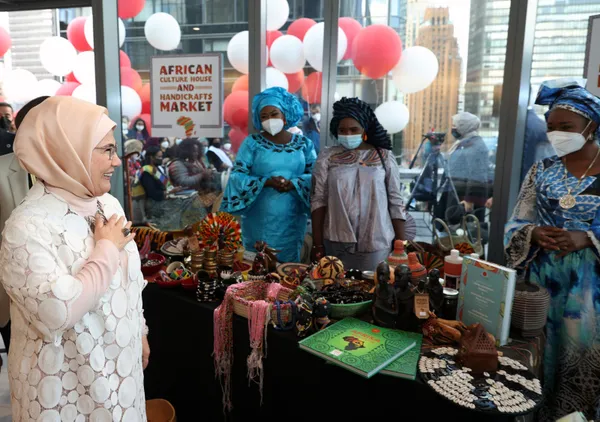 Emine Erdoğan’ın ilk kitabı çıktı! ‘Afrika Seyahatlerim’in tanıtımı New York’ta yapıldı