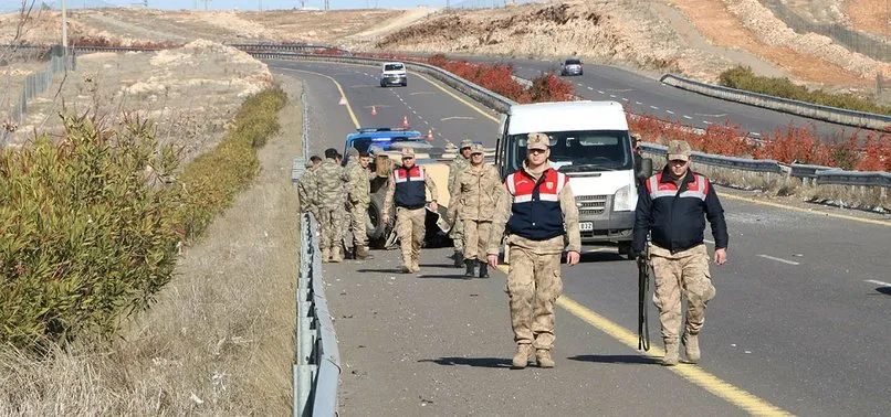 Son dakika: Şanlıurfa'da askeri araç devrildi: 4 asker ...