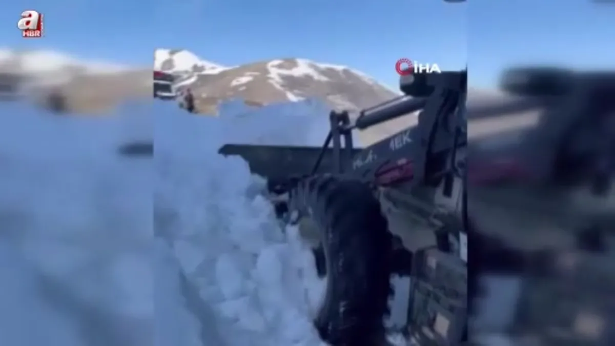 Ardahan Posof'a çığ düştü köy yolu ulaşıma kapandı