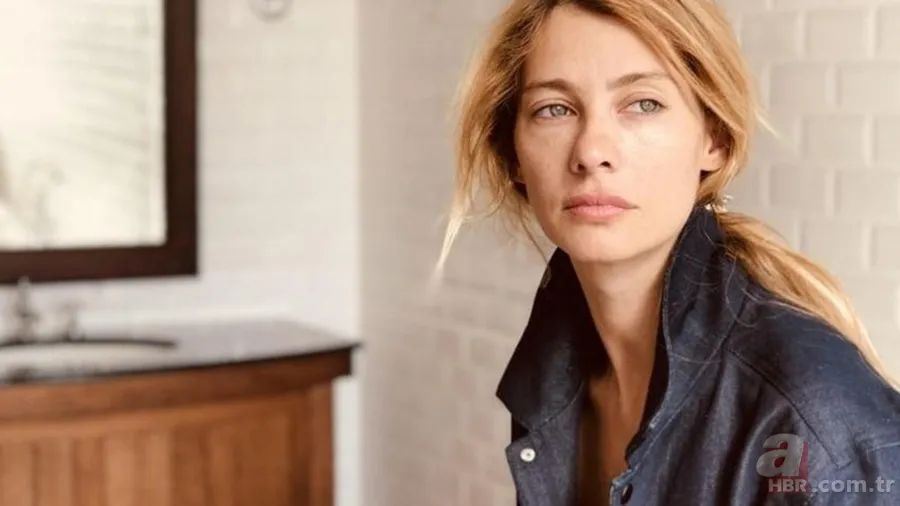 Sahnede fenalaşan Tuba Ünsal’ın bilinci kapandı! Apar topar hastaneye kaldırıldı 4