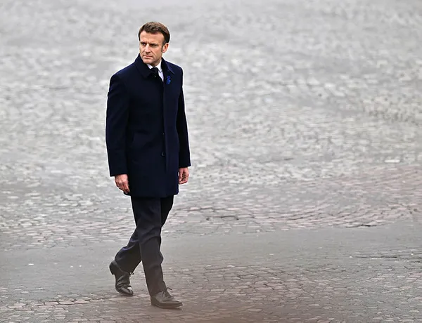 Fransa Cumhurbaşkanı Emmanuel Macron’un Paris’te İran rejimi karşıtlarıyla görüşmesine sert tepki