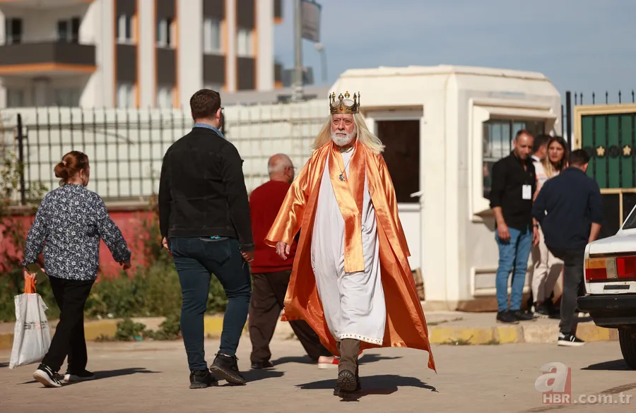 Oy vermeye gelen vatandaşlar şoke oldu! Alper Gezeravcı’dan esinlenip böyle sandığa geldi 13