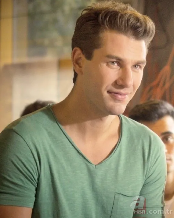 Camdaki Kız dizisinin gamsız annesi Feride fotoğraflarıyla sosyal medyayı salladı! Nalan'a korse giydiren Feride'ye bakın siz 16