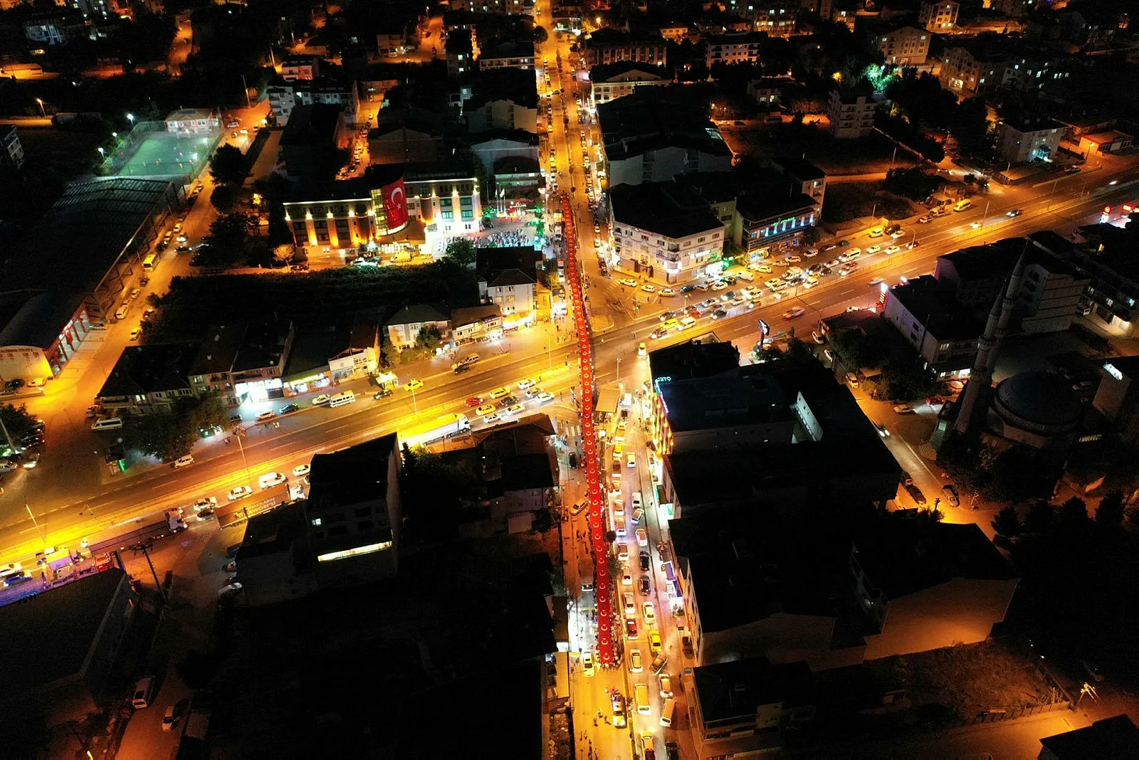 15 Temmuz'a özel 600 metrelik Türk Bayrağı: Yalova'da şehitleri anma gecesi düzenlendi
