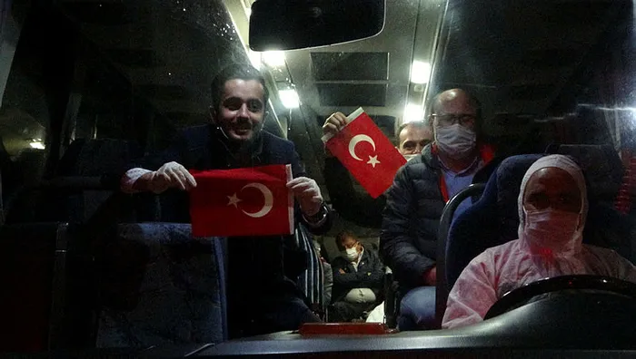 Kosova'dan Uşak'a geldiler Türk bayrağı salladılar - 2