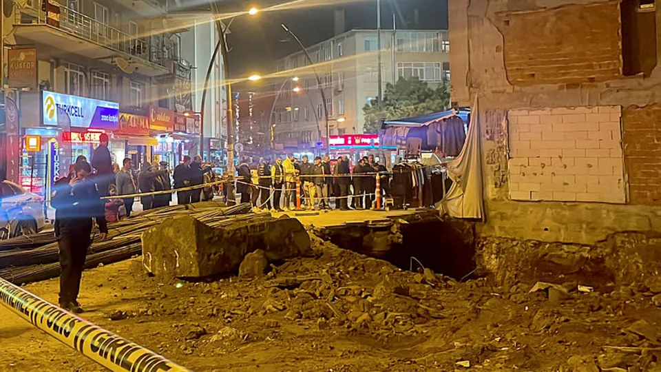 Büyükçekmece’de inşaat kazısı sırasında merak uyandıran keşif! Lahit bulundu