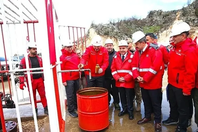 turkiye-nerelerde-petrol-ariyor-dogu-ve-guneydoguda-araliksiz-sondaj-calismalari-1712907340064.jpeg Türkiye nerelerde petrol arıyor? Doğu ve Güneydoğu'da aralıksız sondaj çalışmaları