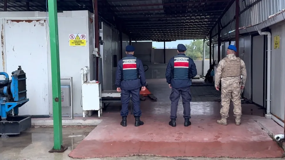 Bolu Belediyesinde 24 milyon TL'lik ihale skandal! İkinci el çadırları yeni gibi gösterdiler: 9 gözaltı - 1