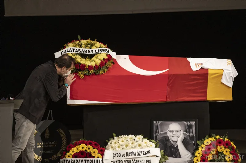 Usta oyuncu Rasim Öztekin’e veda! Gözyaşları içinde uğurlandı 12