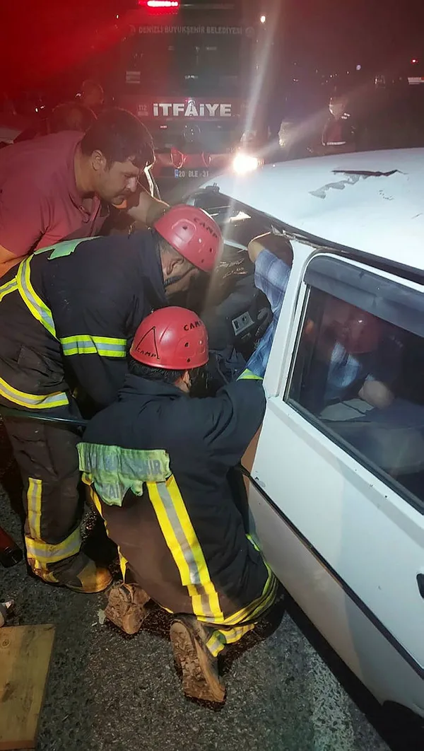1626557643705.jpg Denizli'de korkunç kaza: İki otomobilin kafa kafaya çarpışması sonucu bir kişi hayatını kaybetti dört kişi yaralandı - 1