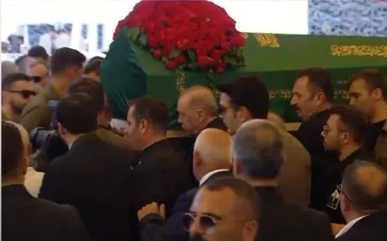 tansu-cillerin-esi-ozer-ucuran-ciller-son-yolculuguna-ugurlandi-baskan-erdogan-da-cenaze-torenine-katildi-1717412298744.jpeg
