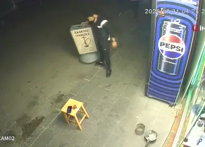 Çekirdek çitlerken telefonu çaldı