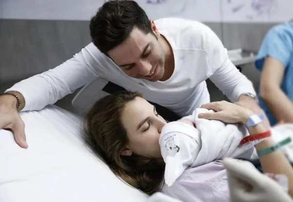 Kaan Demirağ eşi Aslışah Alkoçlar için kesenin ağzını açtı! Milyonluk yeni yıl hediyesi