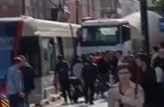Zeytinburnu’nda korku dolu anlar! Beton mikseriyle tramvay çarpıştı