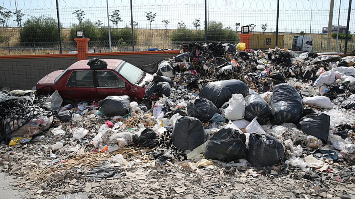İzmir'deki grev sona erdi: Belediye ile DİSK anlaşma sağladı