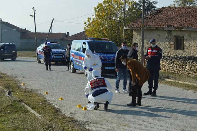 Afyonkarahisar’da 23 yaşındaki genç sokak ortasında tabanca ile kafasından vurulmuş halde bulundu - 5