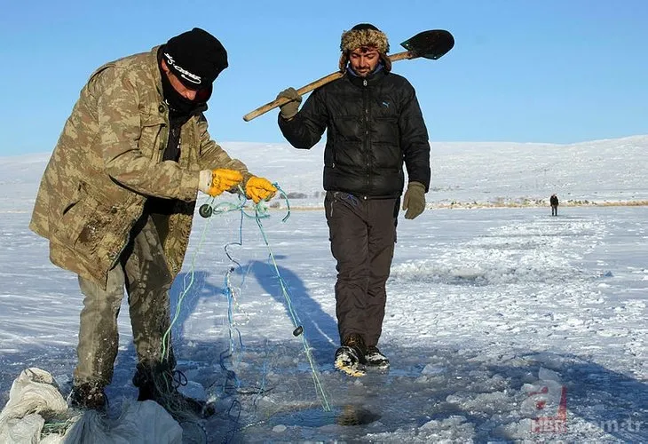 Türkiye’de Eskimo usulü balık avı sosyal medyayı salladı! İşte Çıldır Gölü’ndeki o anlar