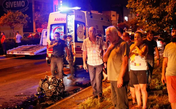 ihbara-giden-polis-araci-otomobille-carpisti-1-sehit-4-yarali-1628047550367.jpg İhbara giden polis aracı otomobille çarpıştı! 1 şehit, 4 yaralı - 3
