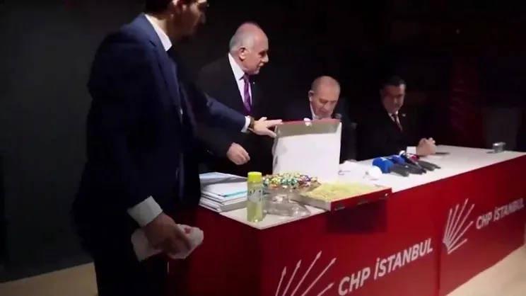 Gürsel Tekin’den CHP’li başkana ‘baklava kutulu’ rüşvet salvosu - 1
