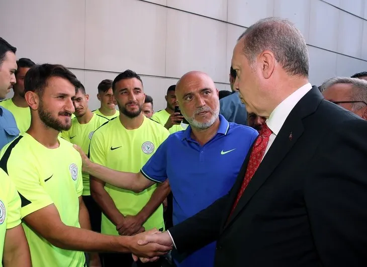 Erdoğan, Çaykur Rizespor Kulübü’nü ziyaret etti
