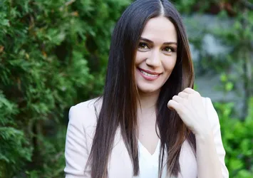 Özge Borak'ın çocukluk fotoğrafına beğeni yağdı!