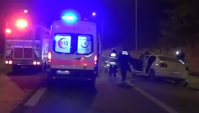İzmir'de otomobil ekmek kamyonuna çarpıp 300 metre savruldu! - 2
