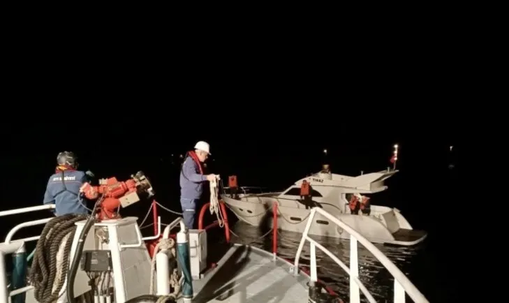 Çanakkale’de panik anları! Feribottan denize düşen yolcuyu kıyı emniyeti kurtardı