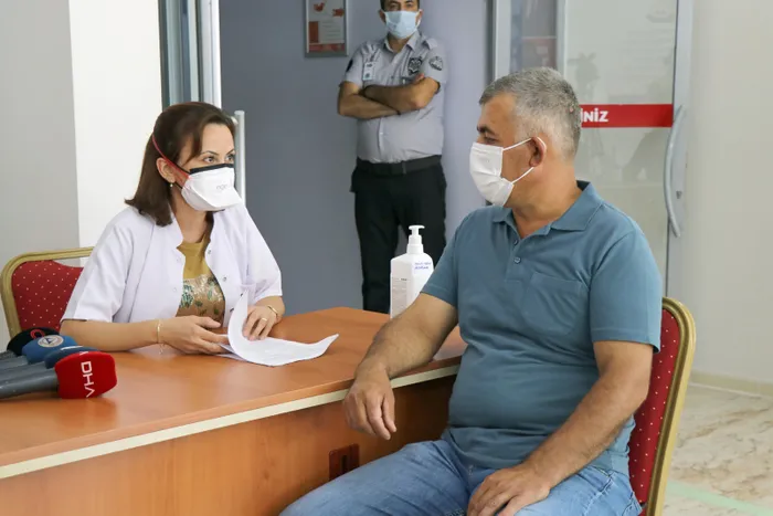 TURKOVAC aşısı geliştirildiği Erciyes Üniversitesinde gönüllülere uygulanıyor