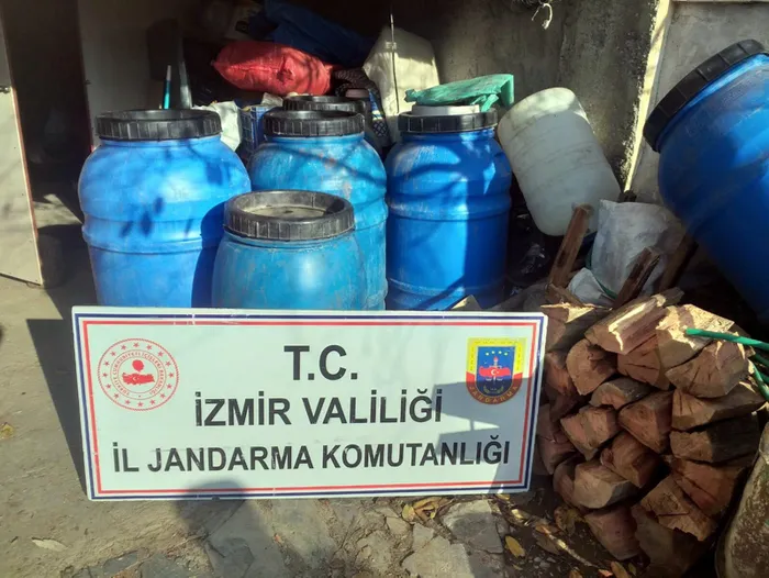 Son dakika: İzmir'de 1750 litre sahte şarap ele geçirildi - 3