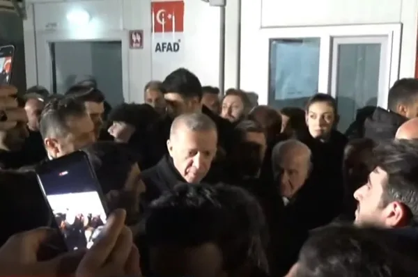 Başkan Erdoğan ile Devlet Bahçeli’den Kahramanmaraş’ta kurulan konteyner kente ziyaret: Hep birlikte bu şehre sahip çıkalım