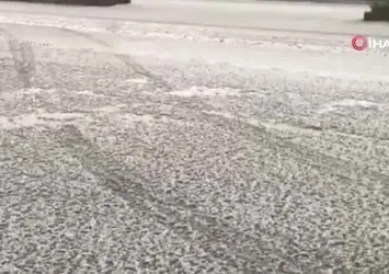 Dolu yağışı Kars’ı beyaza bürüdü