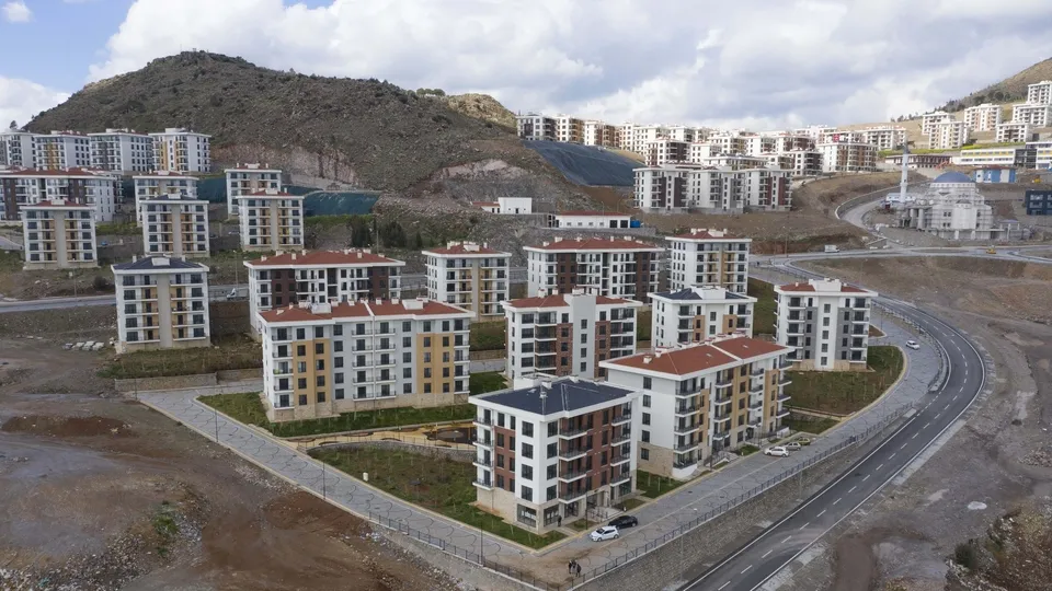 İzmir tarihinin en büyük kentsel dönüşümü! 365 günde depremin yaraları sarıldı