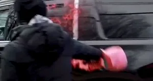 Blinken’ın aracına kanı temsilen kırmızı boya atıldı