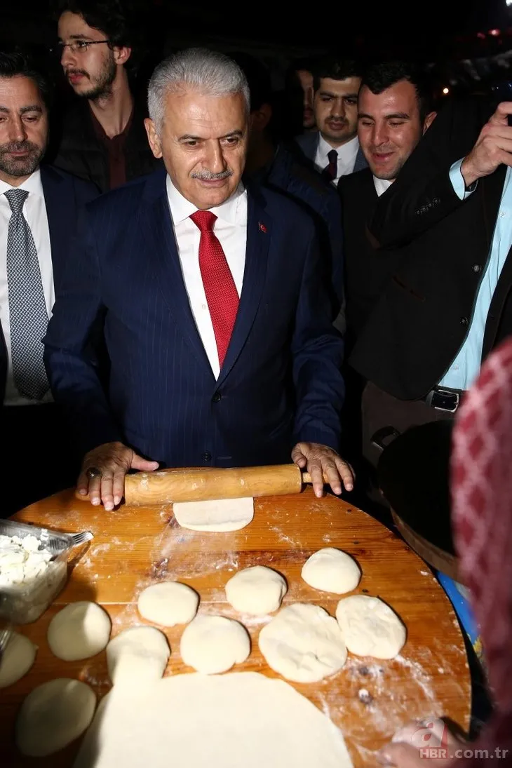 Binali Yıldırım Ümraniye’de vatandaşlarla sahurda bir araya geldi