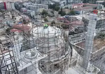 Kurtuluş Camii'nin son kilit taşı yerine yerleştirildi