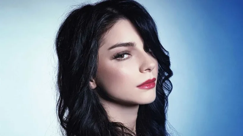 Merve Boluğur'u gören tanıyamadı! Son hali Sinem Ünsal'a benzetildi