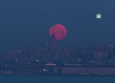 Galata Kulesi ile birlikte görüntülendi