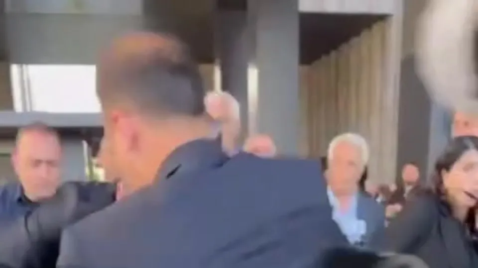 Özgür Özel’e tokatlı saldırı