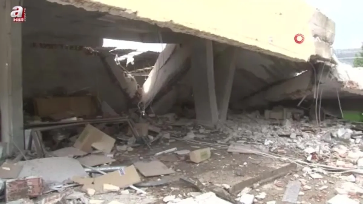 İzmir'de patlama: Ev yıkıldı, yaralılar var