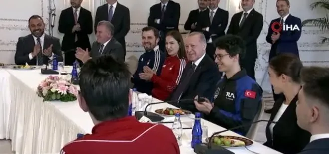 Başkan Erdoğan ve milli sporcu Abdullah Öztürk arasında güldüren diyalog: Sizi dünya yenemedi ben nasıl yeneyim